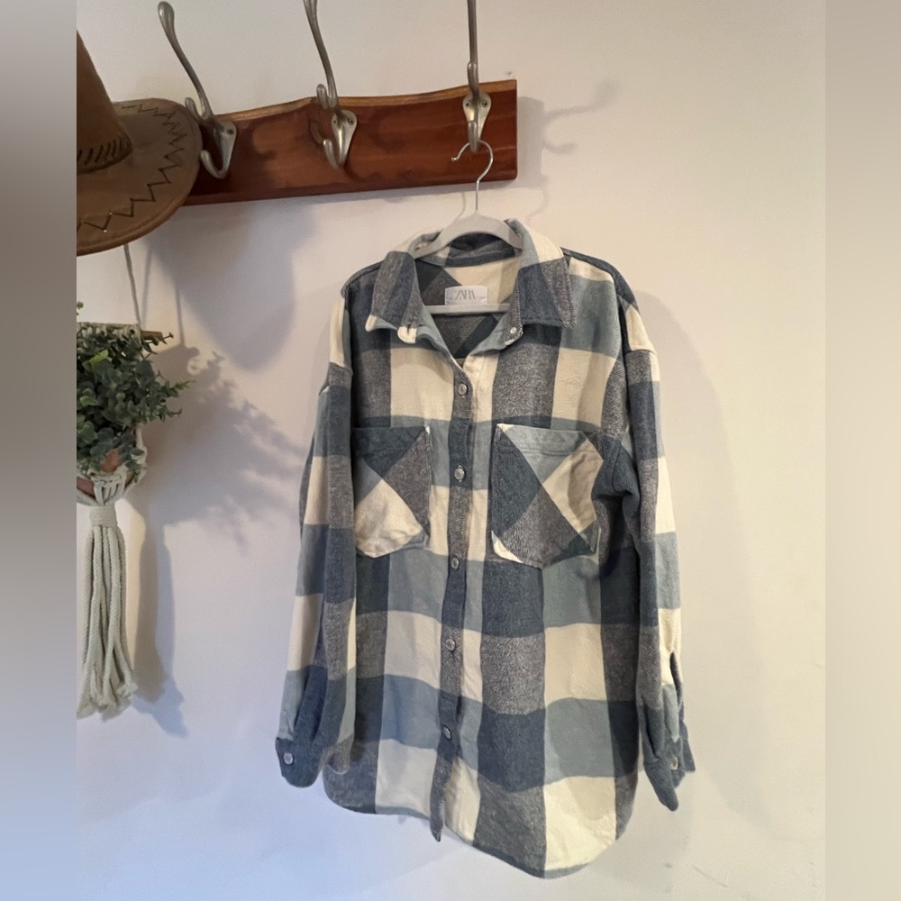 Zara - thick flannel button down shirt